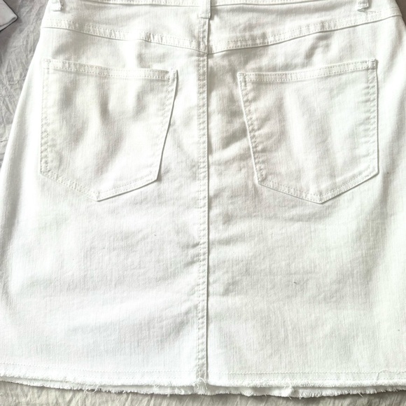 New  with tag 
Women's White Denim Skirt - Picture 3 of 4